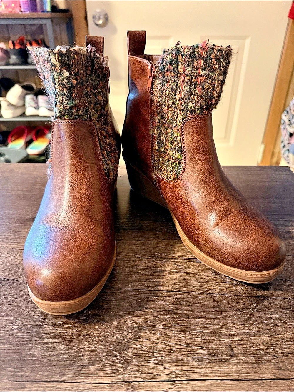 Muk Luks Ankle Wedge Brown Knit Booties Size 10